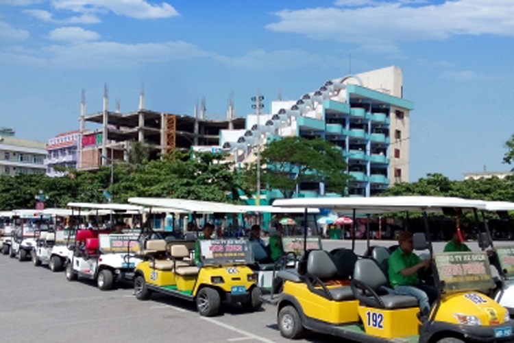 Xe điện di chuyển ở Sầm Sơn